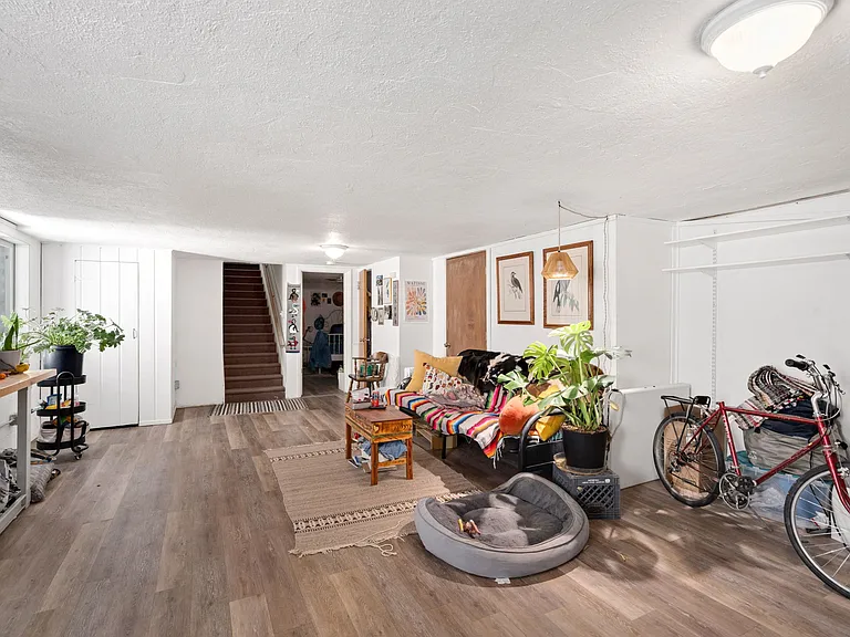 821 W Mulberry St — Photo 40