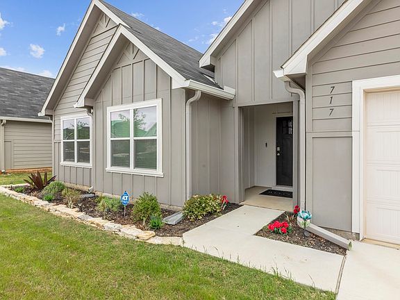 3rd image of 717 Grace Ln