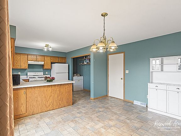 5th image of 806 Covey Ln