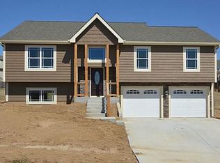 17905 Sunset Dr, Weston, MO 64098