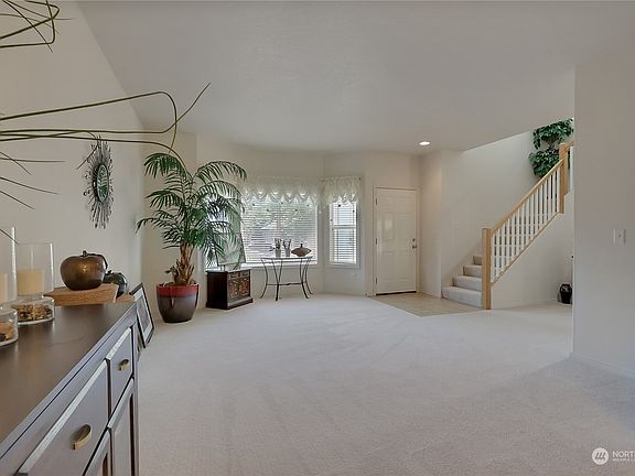 3rd image of 7328 33rd Avenue NE