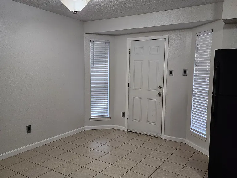 1330 Castle Glen Dr — Photo 8
