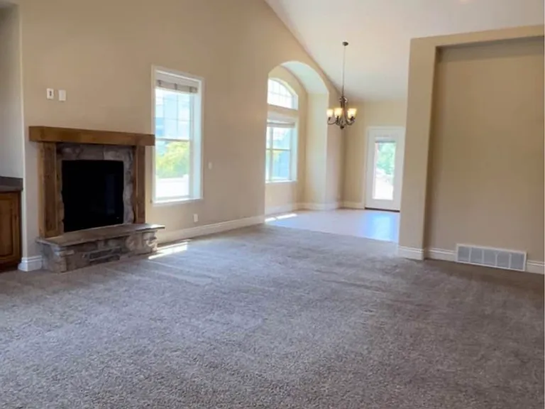 2049 W Sunflower Ln — Photo 23