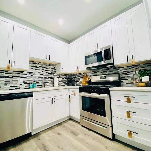 1040 N Central Park Ave — Photo 8