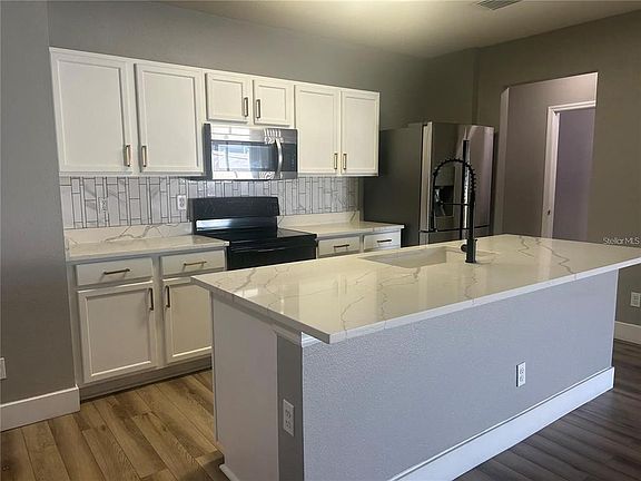 3rd image of 14428 Dunrobin Dr