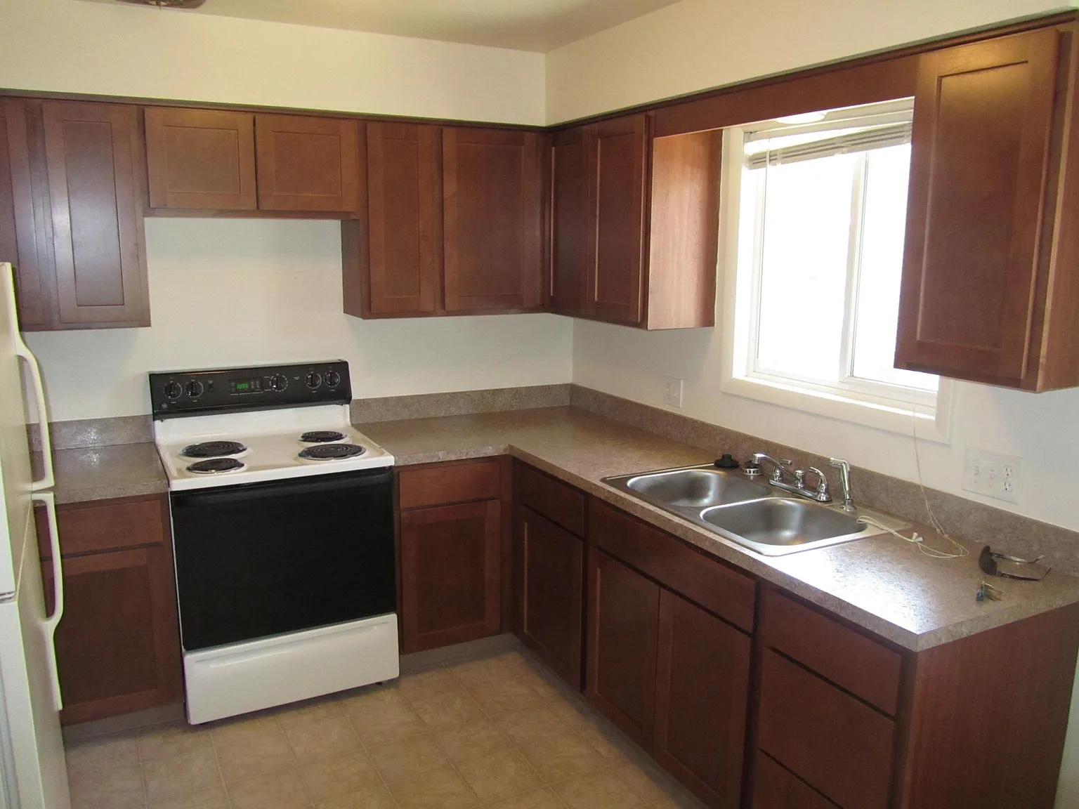 3 bed, 1600 sqft, $1,785 — Photo 2