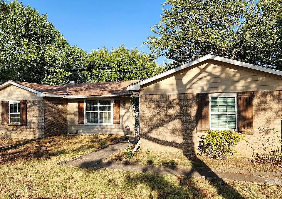 808 Howell Dr