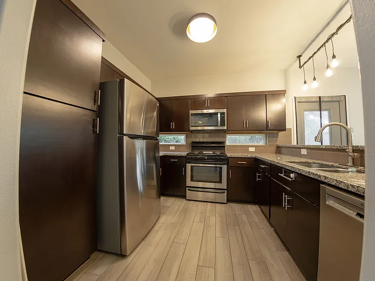1039 Hillstar St — Photo 5