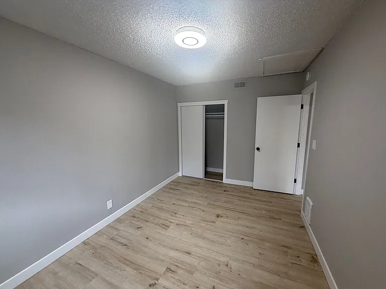 TAC T Carlyle Apartments — Photo 13