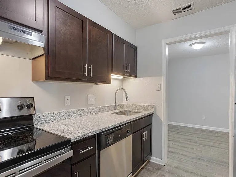 The Onyx Hoover Apartments — Photo 26