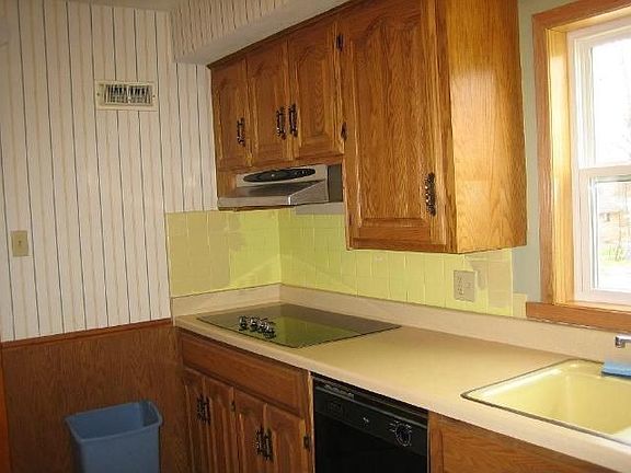 5th image of 429 Janssen Ave