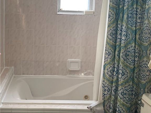 5th image of 3329 Seymour Ave