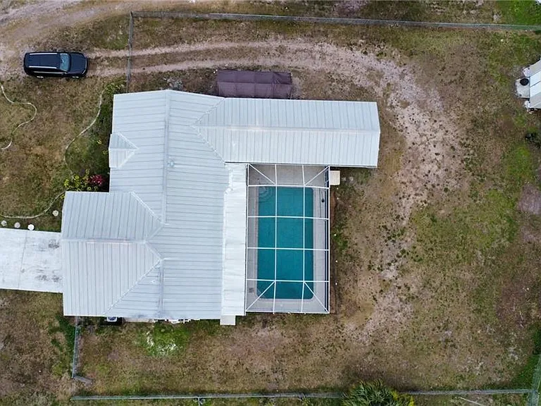 706 Arianne Ct — Photo 3