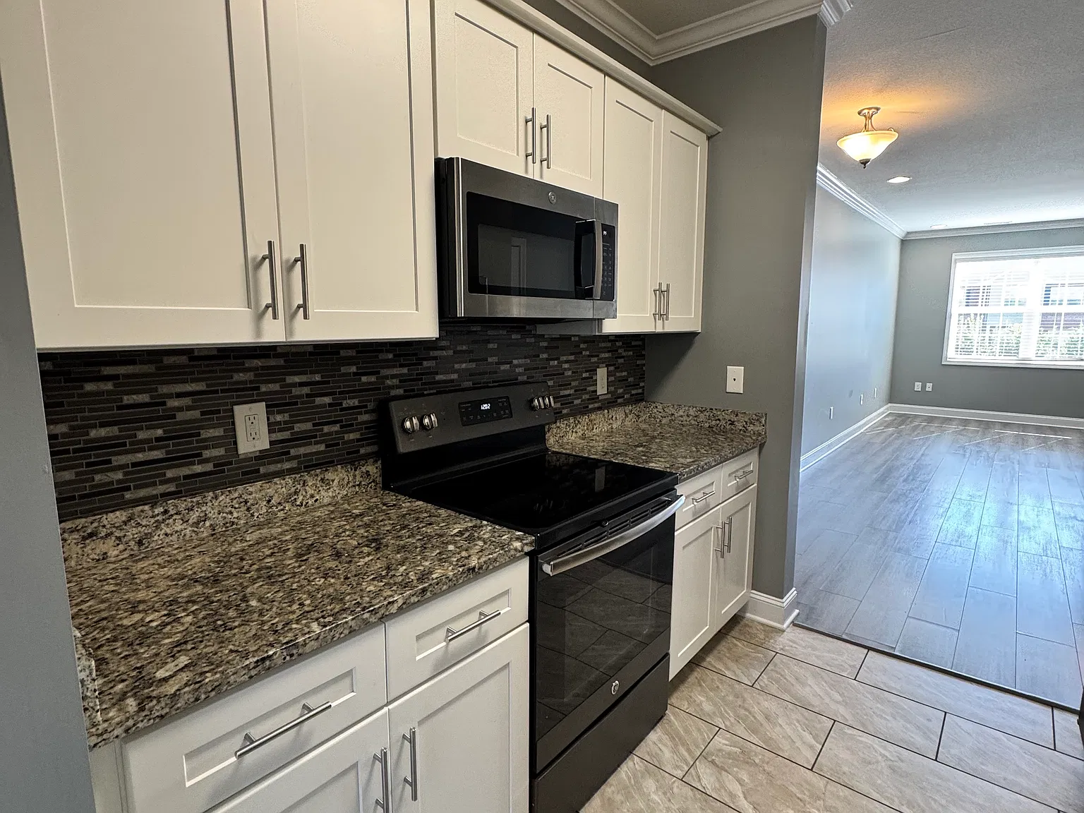 2 bed, 2.5 bath, 1380 sqft, $1,800 — Photo 2