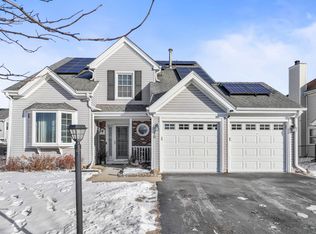 40 Jackson Ln, Streamwood, IL 60107