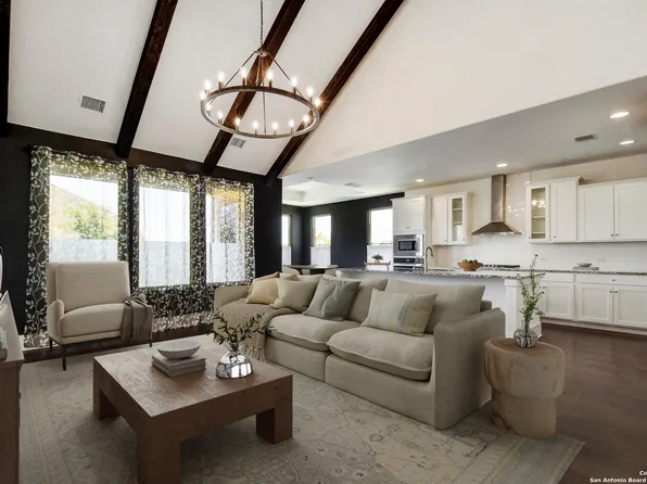 216 Kilmarnock, Boerne, TX 78015