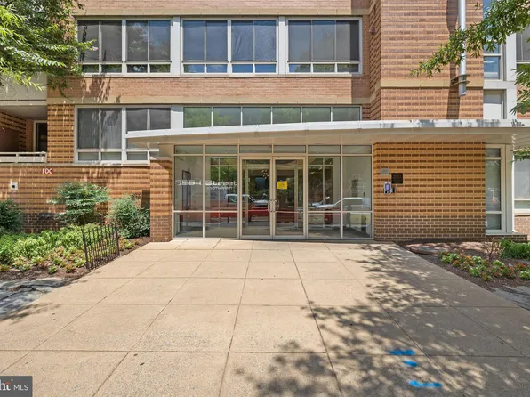 355 I St SW #219, Washington, DC 20009