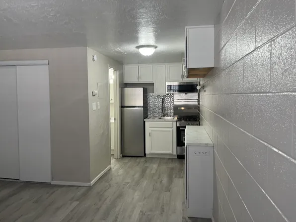 Totally Renovated Studios 2 Blocks To UNM, 1611 Gold Ave SE #8, Albuquerque, NM 87106