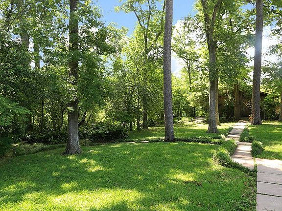 5th image of 373 Westminster Dr