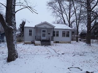 2200 SW Hazelton Ct, Topeka, KS 66606