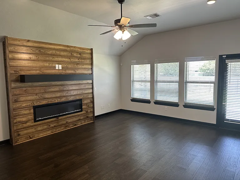2229 Roca Dr — Photo 4