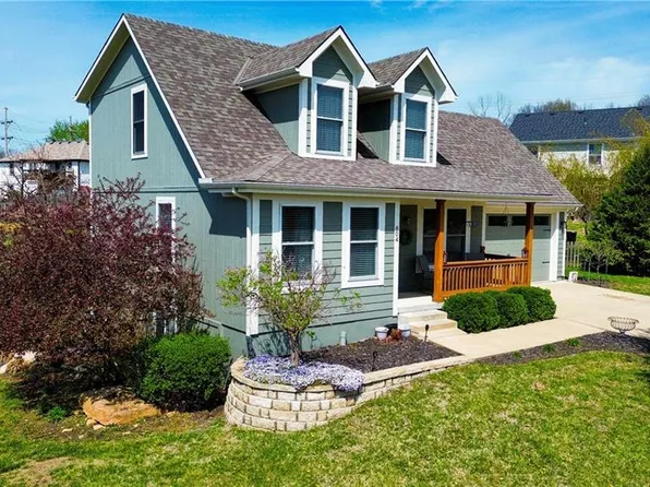 804 Cherokee Ct, Paola, KS 66071