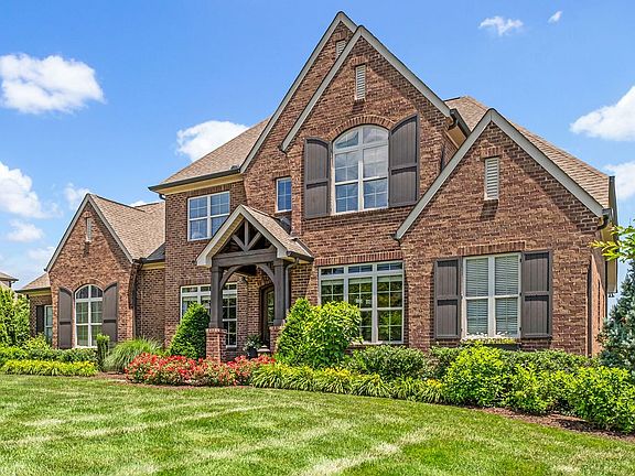 4th image of 2651 Benington Pl