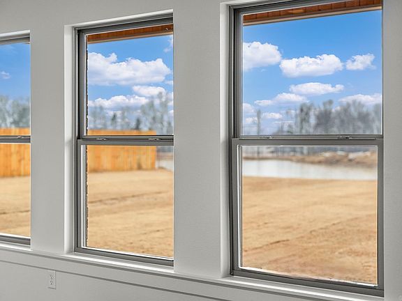 4th image of 231 Michelle Dr