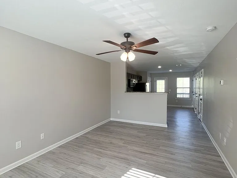 106 Smithson Ct — Photo 5