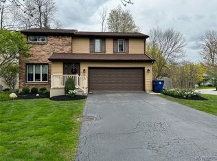 7 Brockmoore Dr, East Amherst, NY 14051