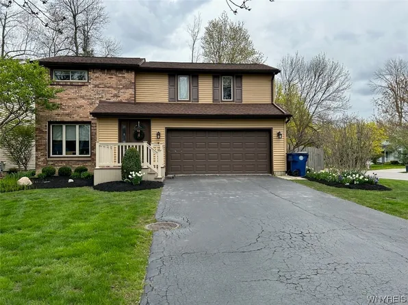 7 Brockmoore Dr, East Amherst, NY 14051