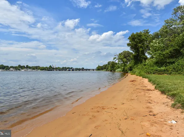 8413 Geneva Rd, Pasadena, MD 21122