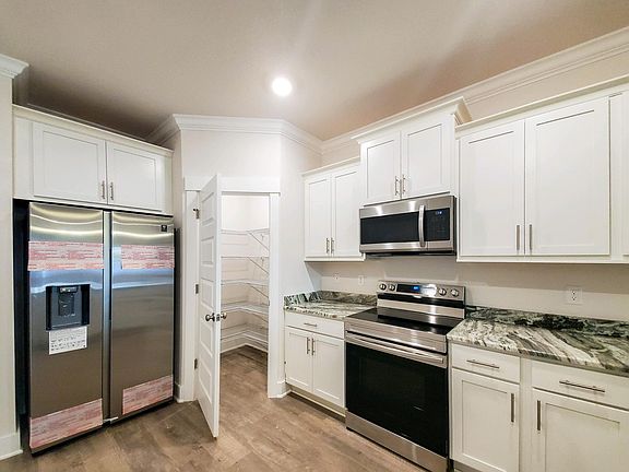 3rd image of 1870 Finch Ln