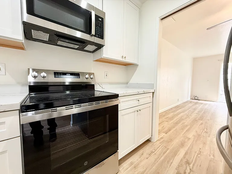 1254 Terra Nova Blvd — Photo 8