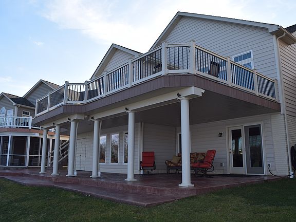 3rd image of 4985 Lake Forest Dr