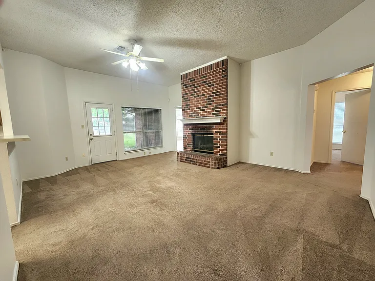 913 Wentwood Dr — Photo 7