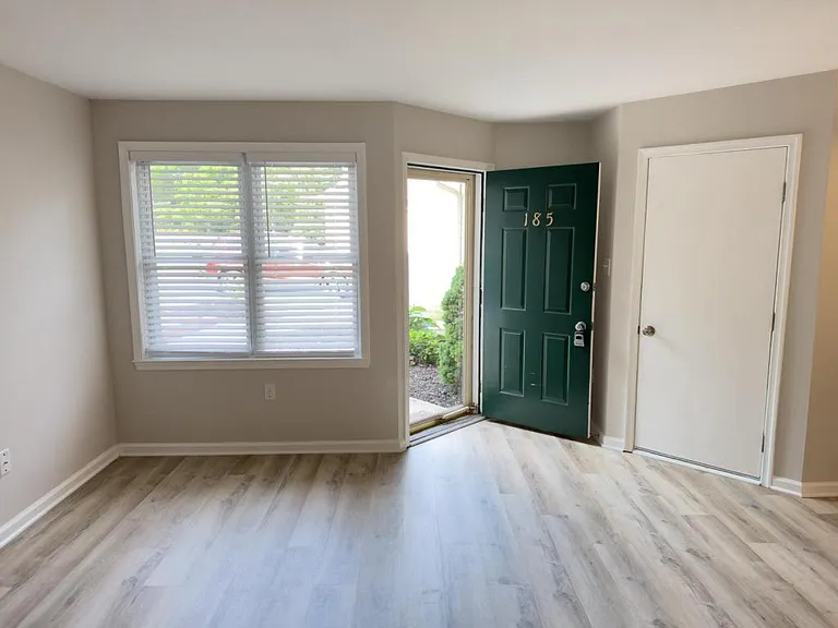 185 Lindfield Cir — Photo 3