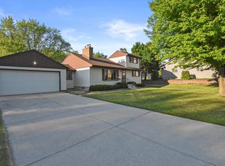 3700 E Oakwood Rd, Oak Creek, WI 53154