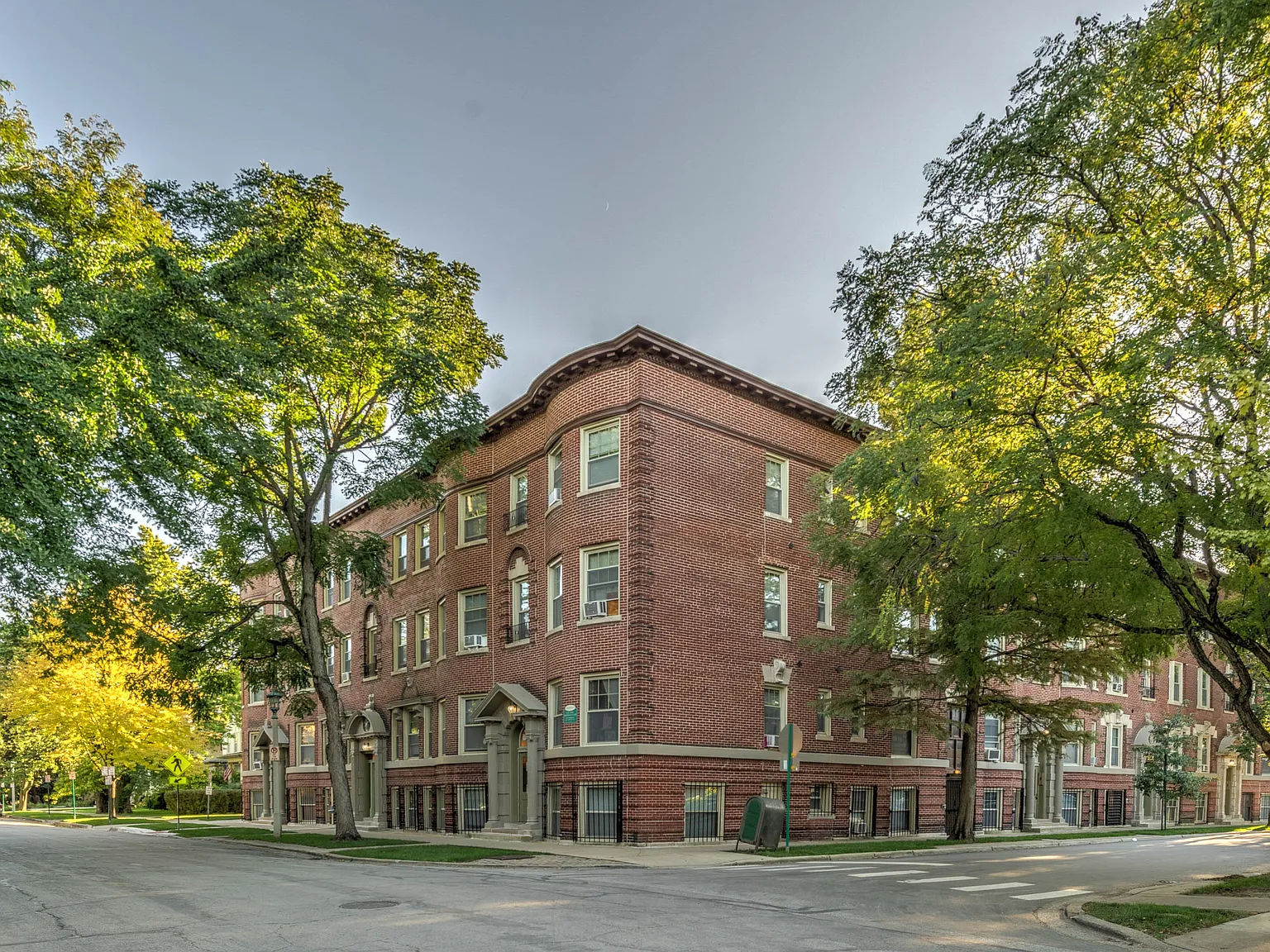 Pleasant and Kenilworth — Photo 1