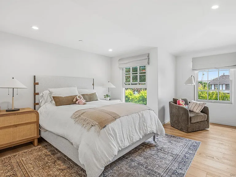 1027 F Ave — Photo 32