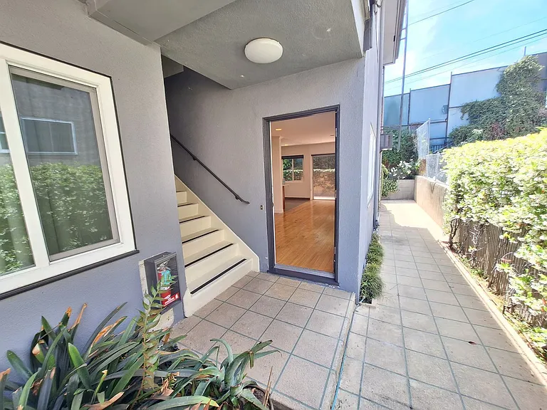 1515 S Beverly Glen Blvd #4 — Photo 14