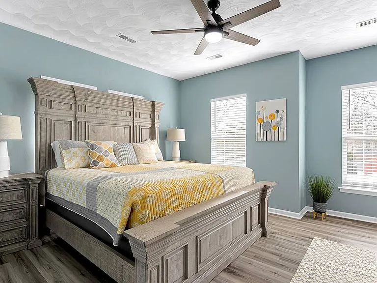 3rd floor master with king size bed and ensuite bath!
