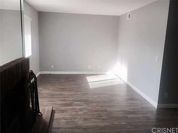 4th image of 5800 Owensmouth Ave APT 49