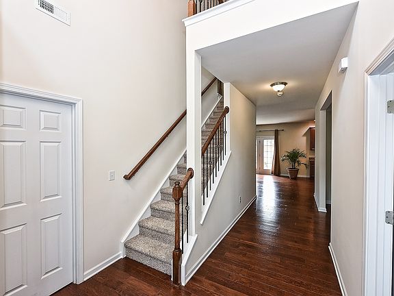 4th image of 2521 Chatham Dr
