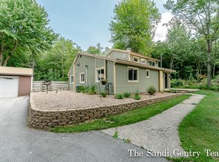 13999 Apple Dr, Fruitport, MI 49415