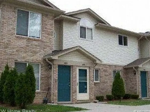 30176 Wedgewood Cir, Roseville, MI 48066