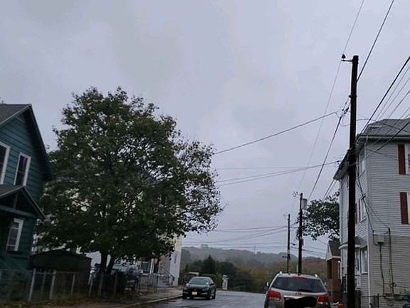 Exterior Neighborhood (street photo)