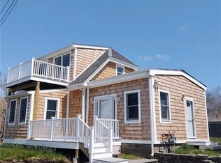 17 Crescent Rd, Middletown, RI 02842