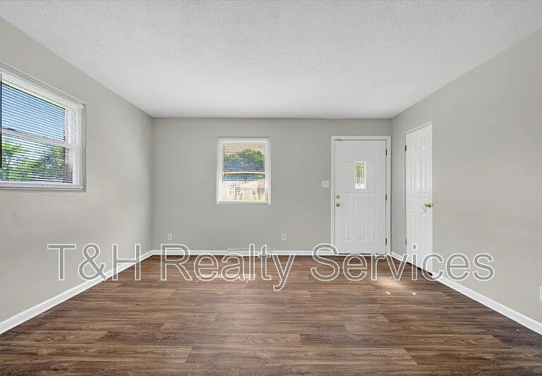 3836 Priscilla Ave — Photo 3