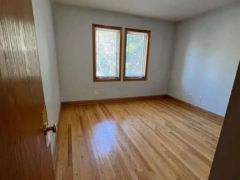 2910 N Newhall St #A — Photo 32